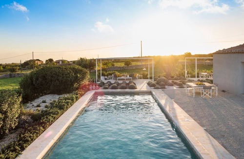 Ragusa Villa | Villa Gilestra - Three Bedroom Villa, Sleeps 6