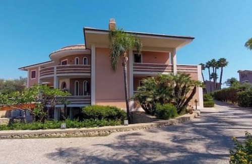 Tiche Bed & Breakfast | Villa Giulia - Alba Fiorita