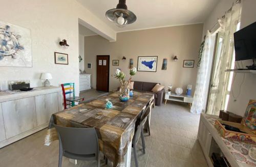 Casteldaccia Villa | Villa GLORIA intero alloggio sulla spiaggia 8 posti letto 15 minuti da Palermo e 35 da Cefalu
