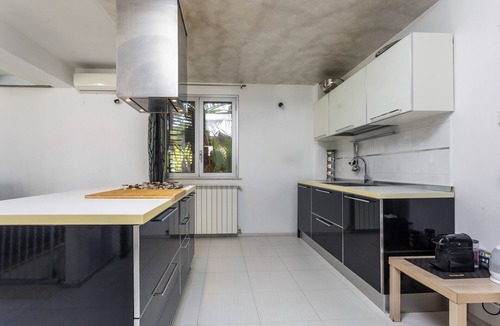 Carlentini Villa | Villa 'Green Garden' with Private Terrace, Wi-Fi and Air Conditioning