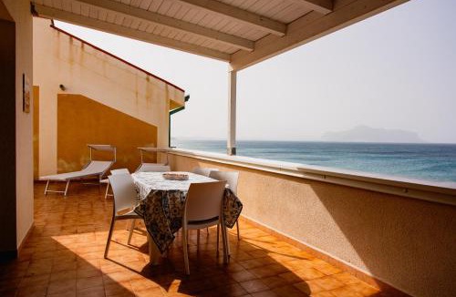 Ficarazzi Apartment | VILLA HEMINGWAY - LA Casa di Alessia e La Casa di Leonardo