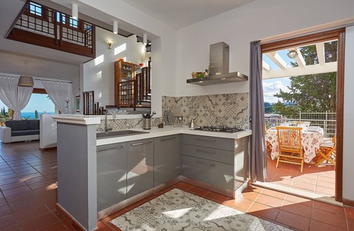 Torre Colonna-sperone Villa | Villa Hermosa with pool and sea view