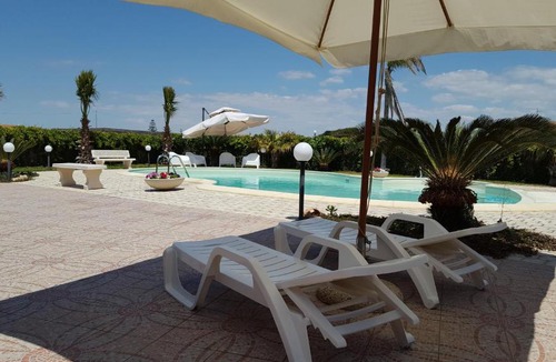 Santa Maria del Focallo House | Villa Ibiscus
