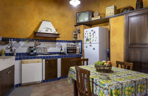 Menfi Villa | Villa 'Il Melograno' with Private Terrace, Jacuzzi, Wi-Fi and Air Conditioning