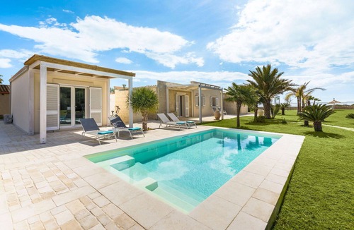 Ispica Villa | Villa in Casa Di Natale with 4 bedrooms sleeps 8