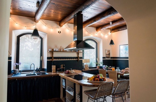 Bolsena Villa | Villa in Lake Bolsena with 5 bedrooms sleeps 18