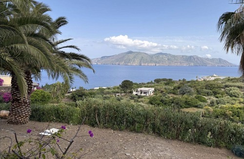 Lingua House | Villa in Panoramasprache, nur wenige Minuten vom Meer entfernt by Interhome