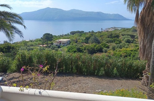 Lingua House | Villa in Panoramasprache, nur wenige Minuten vom Meer entfernt by Interhome