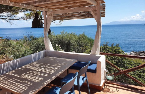 Zarbo di Mare Villa | Villa in quiet green area at 20 meters from the sea, 3 rooms, 2 baths, garden