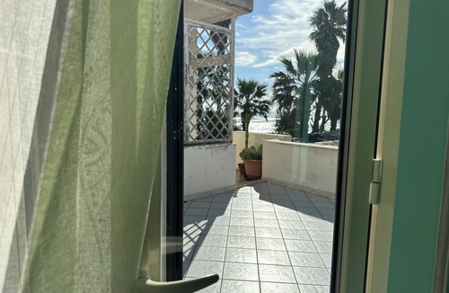 San Lorenzo Villa | Villa in San Lorenzo just 5 meters from the golden beach and crystal clear sea.