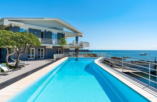 Stazzo Villa | Villa in Stazzo with 8 bedrooms sleeps 16