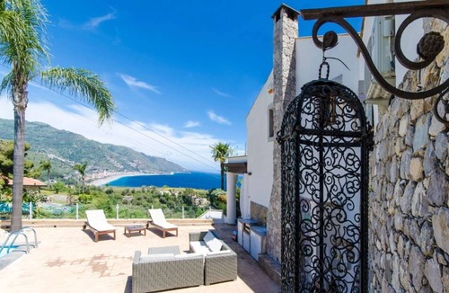 Taormina Villa | Villa in Taormina with 8 bedrooms sleeps 16