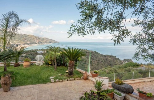 Taormina Villa | Villa in Taormina with 8 bedrooms sleeps 16