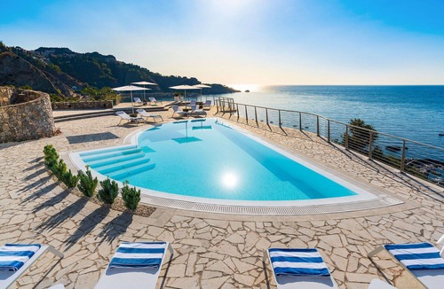 Taormina Villa | Villa in Villagonia with 10 bedrooms sleeps 20