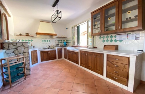 Fontane Bianche Villa | Villa Francesca with Pool, Wi-Fi, Terrace & Garden