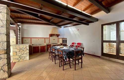 Fontane Bianche Villa | Villa Francesca with Pool, Wi-Fi, Terrace & Garden