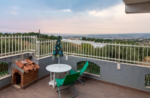 Cava dʼAliga Villa | Villa 'Joseph' with Sea View, Wi-Fi and Air Conditioning