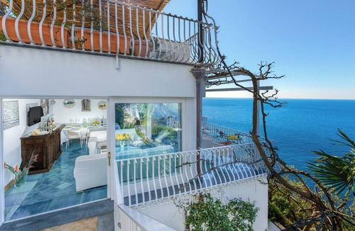 Arienzo House | Villa Le Sirene with Private Jacuzzi, Sea View