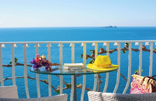Arienzo House | Villa Le Sirene with Private Jacuzzi, Sea View