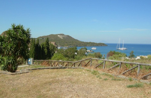 Vulcano Porto Villa | Villa Liliana: 2 + 2 sleeps, panoramic view, 200 mt. from the sea.