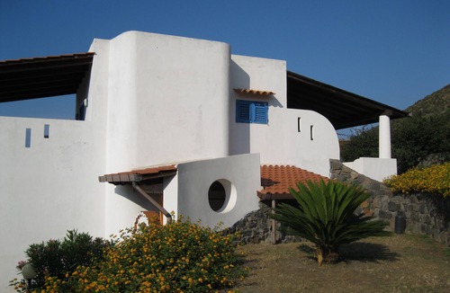 Vulcano Porto Villa | Villa Liliana: 2 + 2 sleeps, panoramic view, 200 mt. from the sea.