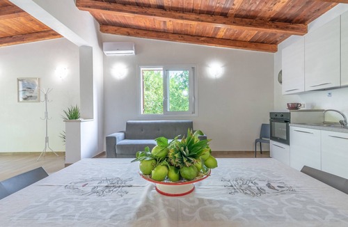 Avola Villa | Villa Lorenzo with Private Garden, Whirlpool & Wi-Fi