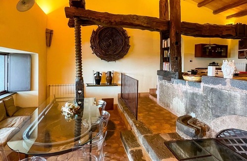 Trecastagni Villa | Villa Lovere - Three Bedroom Villa, Sleeps 6