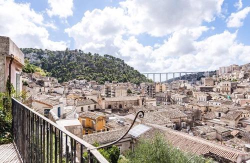 Modica House | Villa Luci - Traditional Modican villa in the center of town with great views!