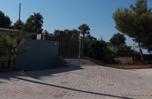 San Giorgio Apartment | VILLA LUCIANO VIA TEOCRITO N 12