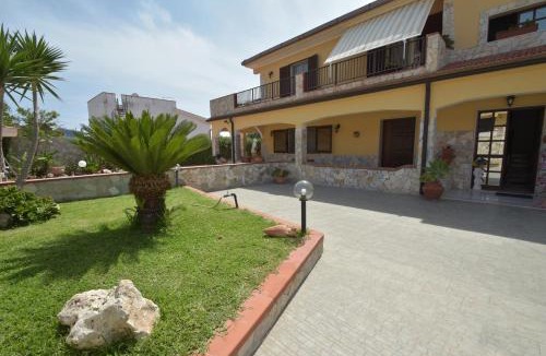 Isola House | Villa Lumari