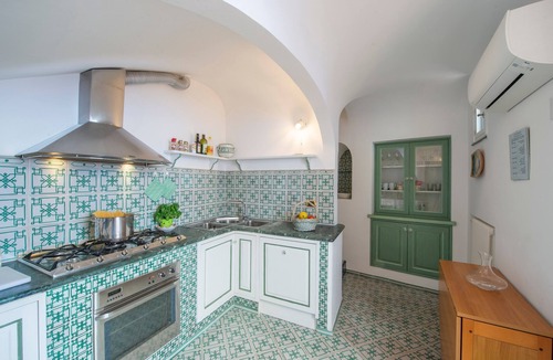 Praiano Villa | Villa 'Luxury Soleluna Con Jacuzzi' with Sea View, Wi-Fi and Air Conditioning