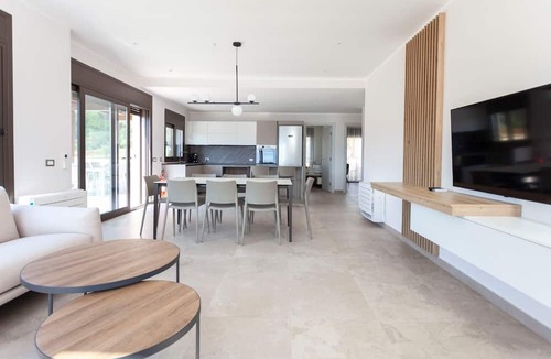 Citta del Mare Villa | Villa 'Majestic' with Sea View, Wi-Fi and Air Conditioning