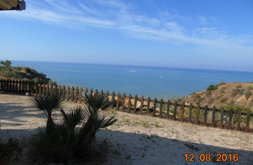 Pergole Villa | Villa Margherita on the sea beach/STARLINK connection, air conditioning.