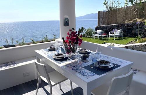 Santa Marina Salina Villa | Villa Maris - accesso diretto alla spiaggia