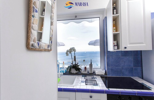 Raito Condo | Villa Marisa - Ocean view and hot tub. Just a few steps from the beach