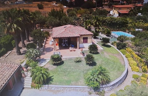 Scordia Villa | "VILLA MELINA 1934" with outdoor swimming pool and veranda facing "Etna" volcano