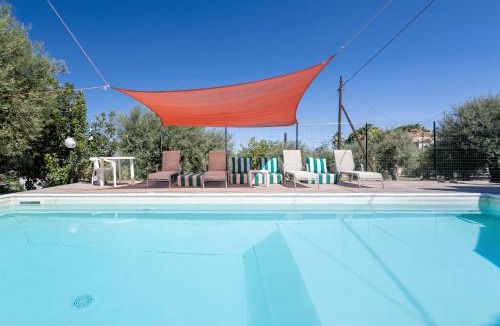 Termini Imerese Villa | Villa Mendolia Hot Pool and Design