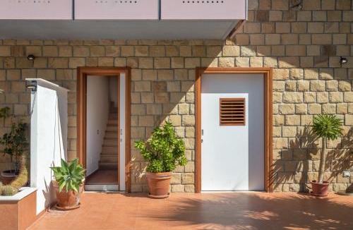 Termini Imerese Villa | Villa Mendolia Hot Pool and Design