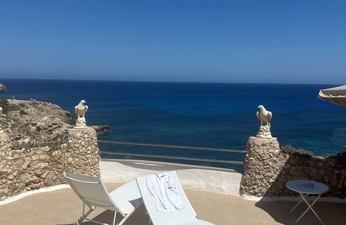 Lampedusa Villa | Villa overlooking the sea