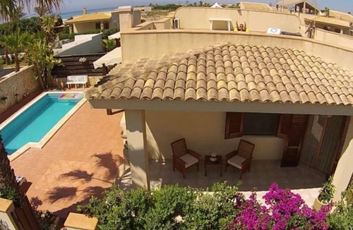 Tre Fontane Villa | " VILLA PINO " with pool for smart working only 50m from the see
