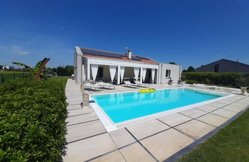 Granarolo dell'Emilia Bed & Breakfast | Villa Private Pool Luxury G&P Hot Tub