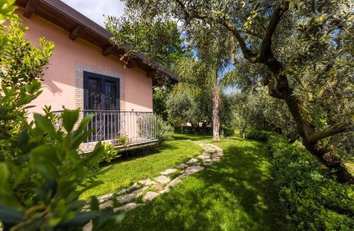 Trivio Villa | Villa Privata con Giardino e Piscina