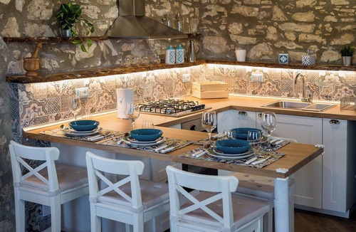 Castellammare del Golfo Villa | Villa Stone Walls with Sea View, Terrace, Garden, Whirlpool & Wi-Fi