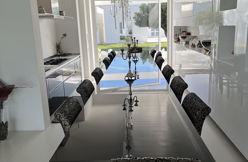 Mockarta House | Villa Sans Souci