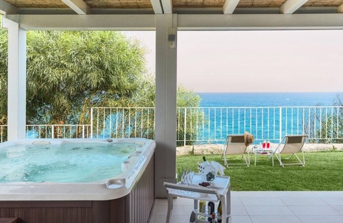 Noto Marina Villa | Villa Saveria (4 Guests) - Seafront with jacuzzi