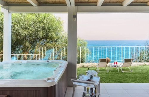 Noto Marina Villa | Villa Saveria (6 Guests) - Seafront with jacuzzi