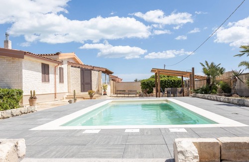 Noto Marina Apartment | Villa Scrusciu Ri Mari with private pool, Noto