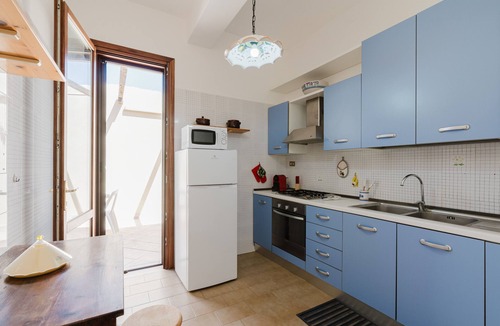 Pizzolungo Villa | Villa 'Sea Side Family' with Private Garden, Wi-Fi and Air Conditioning