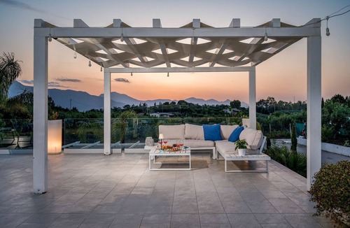 Alcamo Villa | Villa 'Sikelia' with Private Pool, Wi-Fi and Air Conditioning