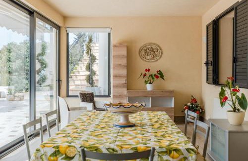 Favara Villa | Villa Simona con giardino